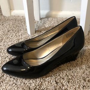 Bandolino black wedges